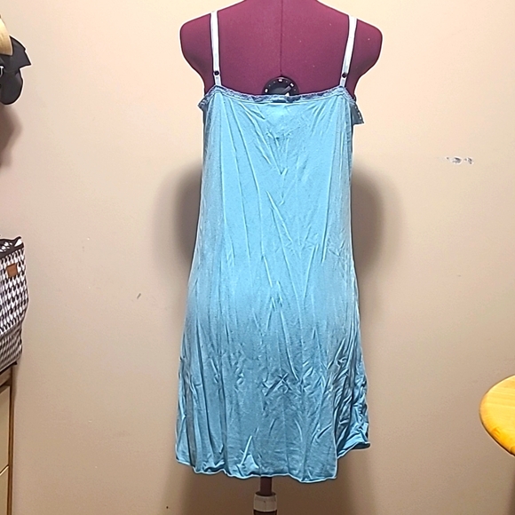 Blue spaghetti strap nightie - Picture 2 of 2